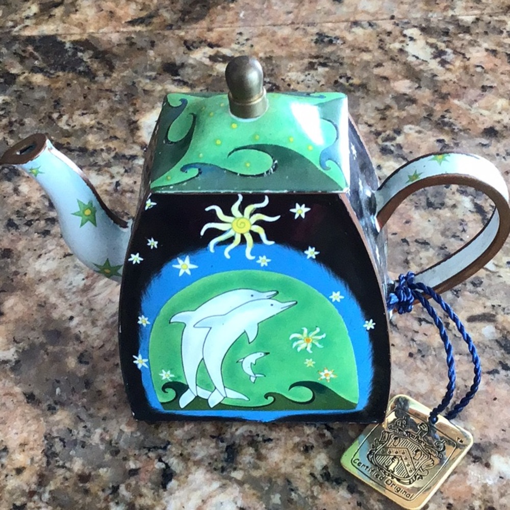 Charlotte Di Vita,plus aid miniature Enamel teapot